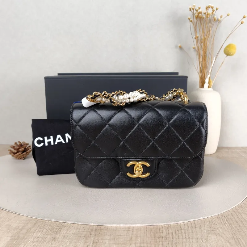 Chanel Crossbody Bag Pearl Black Lambskin Mini 19 × 5.5 × 12.5 cm — cover view 4 of 6
