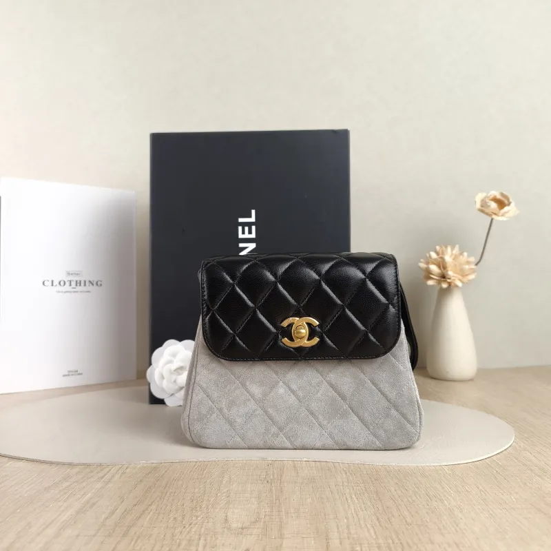 Chanel Crossbody Bag Suede Black Suede One Size18.5 × 6.5 × 15 cm — cover view 2 of 6