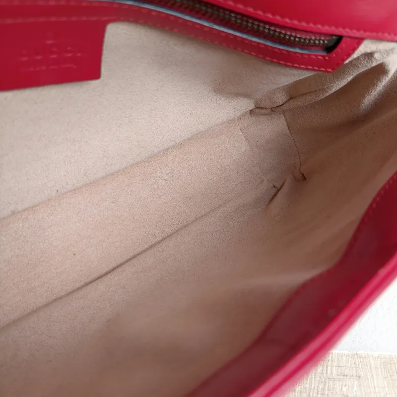GUCCI Crossbody Bag GG Marmont Medium Marmont 26Red Calfskin Medium26 × 7 × 15 cm — detail view 4 of 11