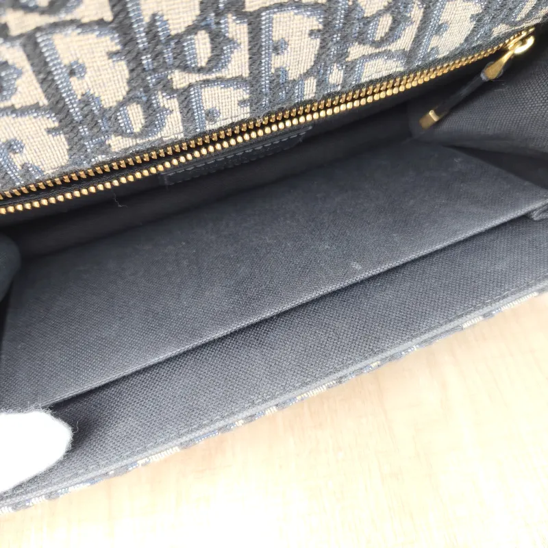 DIOR Crossbody Bag30Montaigne 30 Edition Canvas Medium25 × 9 × 16.5 cm — detail view 4 of 9