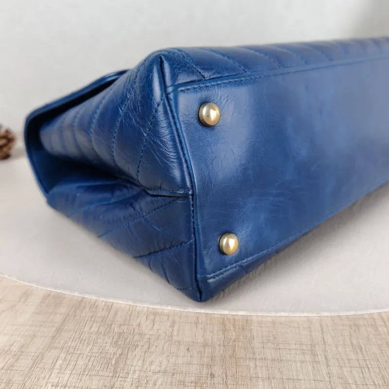 Chanel Top Handle Bag Coco Handle​ Blue V Calfskin Medium 29 × 12 × 18 cm 24 — detail view 8 of 15
