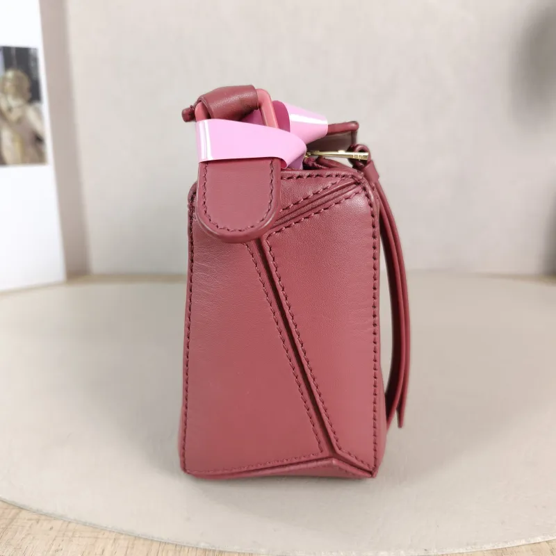 LOEWE Crossbody Bag Puzzle Red Calfskin Mini 18 × 8 × 12.5 cm — detail view 5 of 11