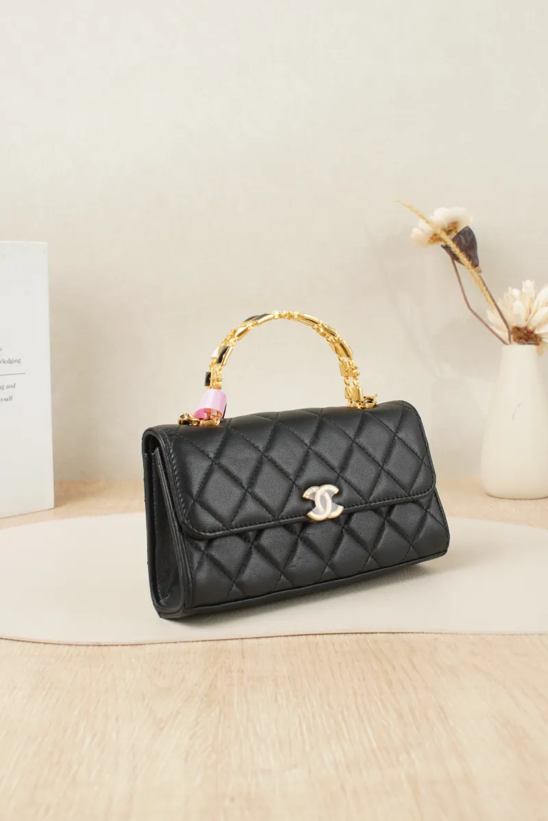 Chanel 22b kelly Black with Gold-Tone Hardware Lambskin Microchip Edition · · 18.5 × 4.5 × 10 cm — cover view 5 of 7