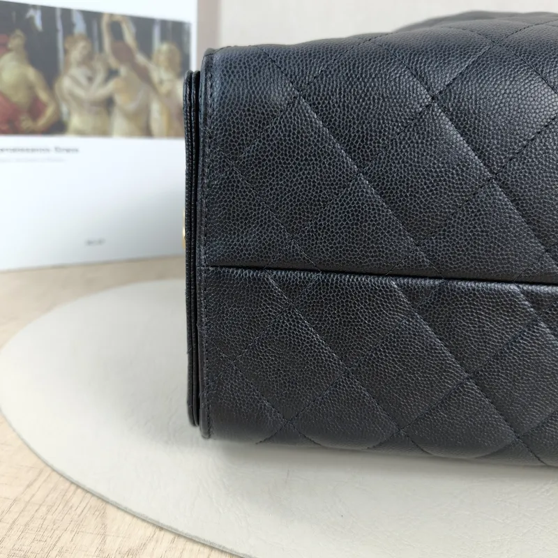 Chanel Shoulder Bag25Bag Black Grained Calfskin Small26 × 14 × 30 cm — detail view 1 of 12