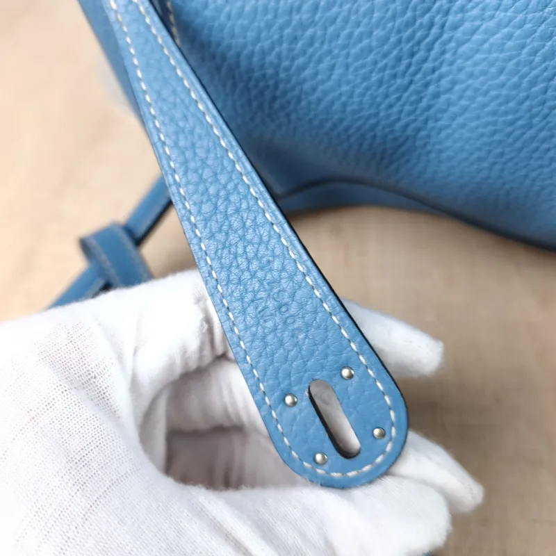 Hermès Crossbody Bag Lindy 3075 Taurillon Clemence TC Calfskin30 × 15 × 19 cm — detail view 14 of 14