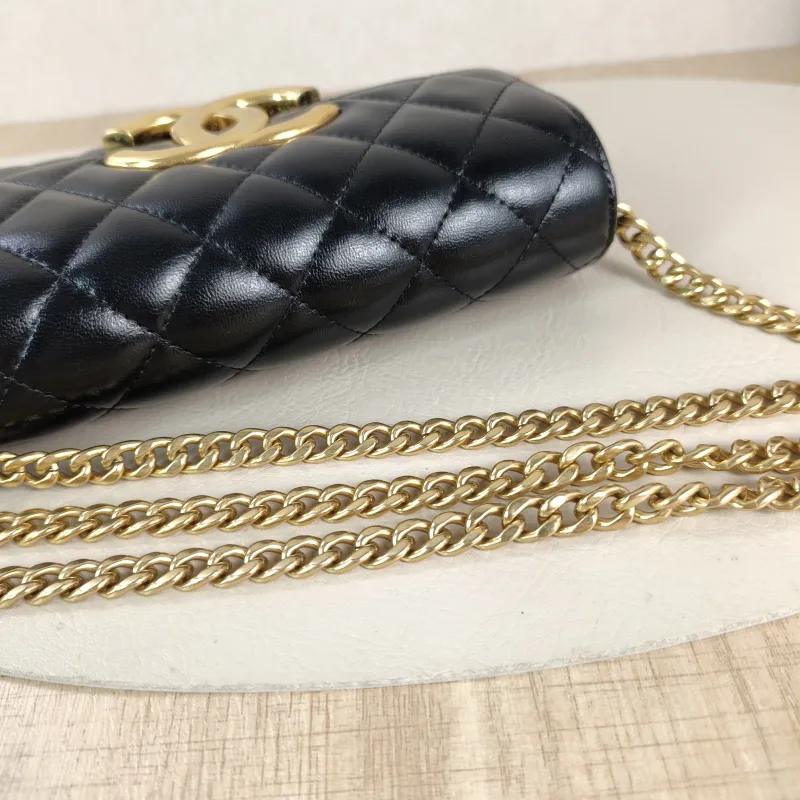 Chanel Crossbody Bag C logo Crossbody Bag Black with Gold-Tone Hardware Lambskin One Size 17 × 4 × 10 cm — detail view 5 of 11
