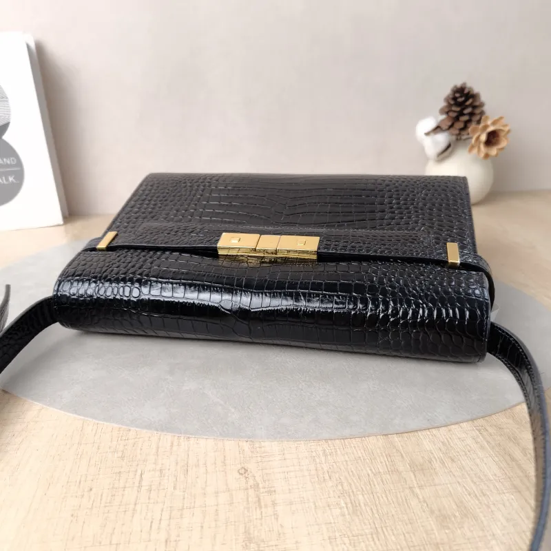 SAINT LAURENT Shoulder Bag MANHATTAN Black Calfskin Medium29 × 7.5 × 20 cm — detail view 3 of 12