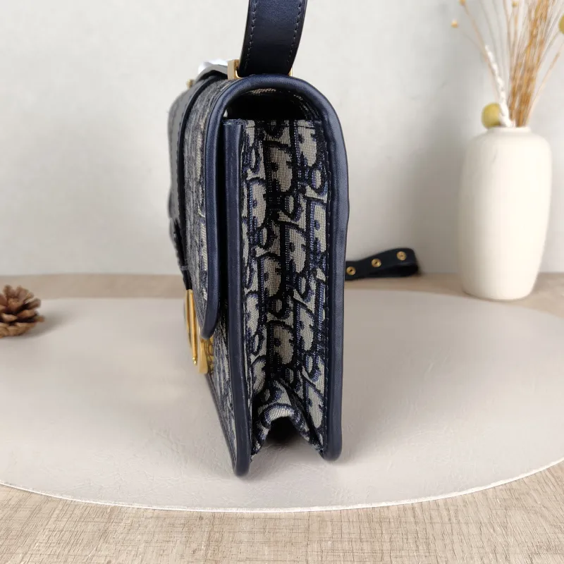 DIOR Crossbody Bag30Montaigne 30 Edition Canvas Medium24 × 8 × 17 cm — detail view 8 of 11
