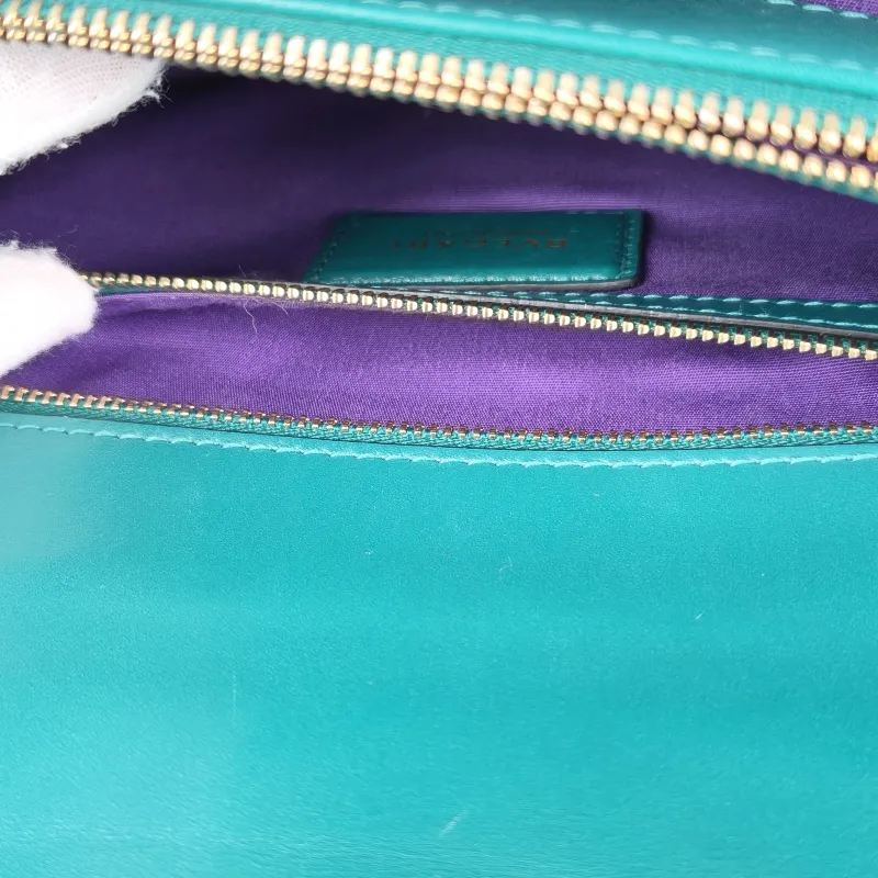 Bvlgari Crossbody Bag Serpenti Forever Collection Crossbody Bag Green Calfskin Medium27.5 × 7 × 18 cm — detail view 13 of 15