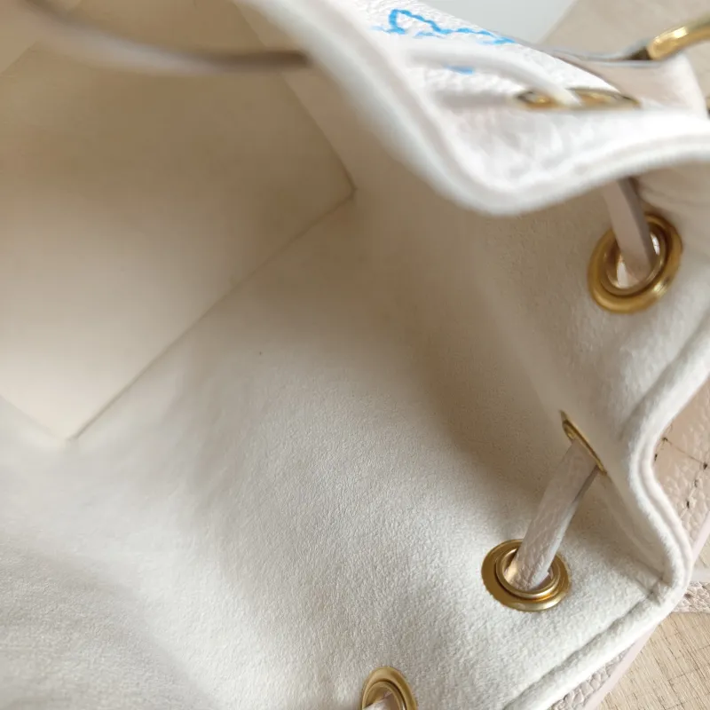 Louis Vuitton Crossbody Bag NANO NOÉ Bucket Bag Nano White · Embroidered Calfskinnano13 × 10 × 16 cm — detail view 5 of 11