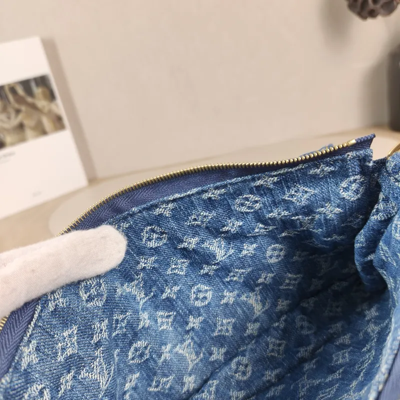 Louis Vuitton Shoulder Bag Pochette Accessories Cargo One Size 23.5 × 3 × 14 cm — detail view 7 of 11