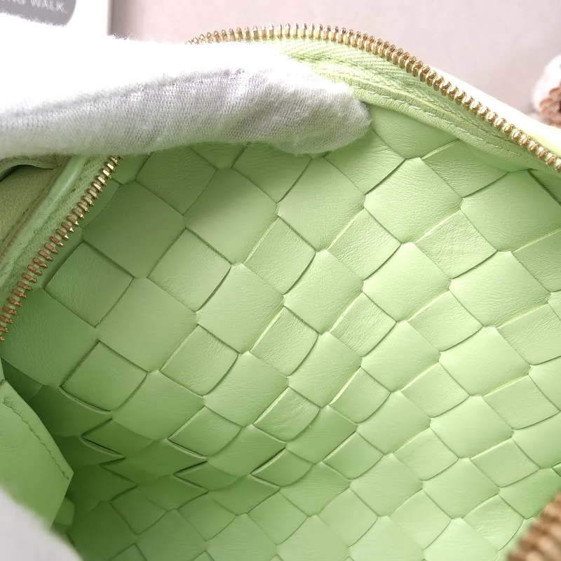 Bottega Veneta Crossbody Bag Loop Camera Bag Green Lambskinmini17 × 6 × 11 cm — detail view 3 of 16