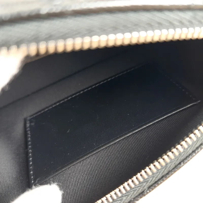 Chanel Crossbody Bag 25a Black Grained Calfskin One Size 21 × 5.5 × 12 cm — detail view 8 of 13