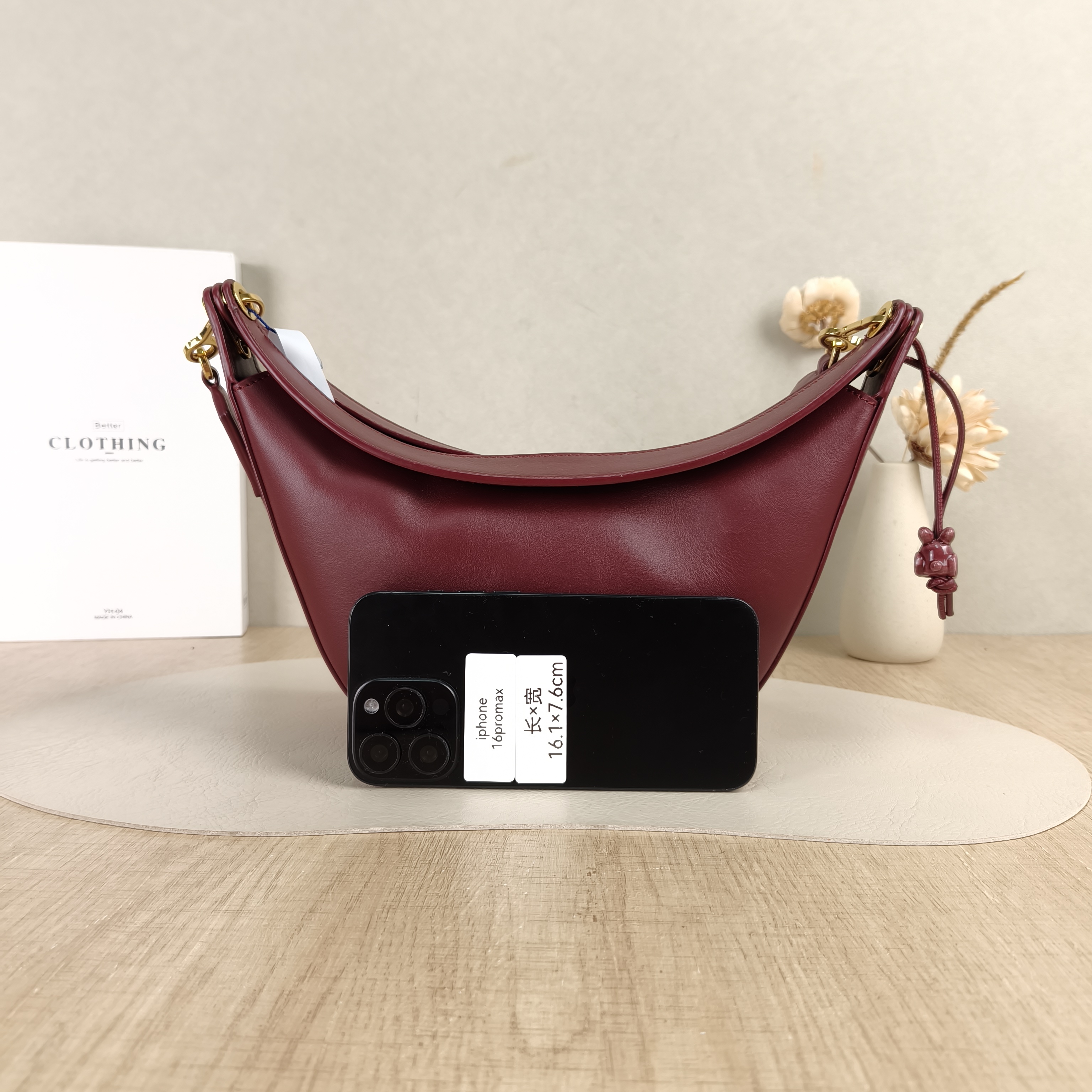 LOEWE Shoulder Bagluna Shoulder Bag Red Calfskin One Size30 × 6 × 20.5 cm — cover view 3 of 5
