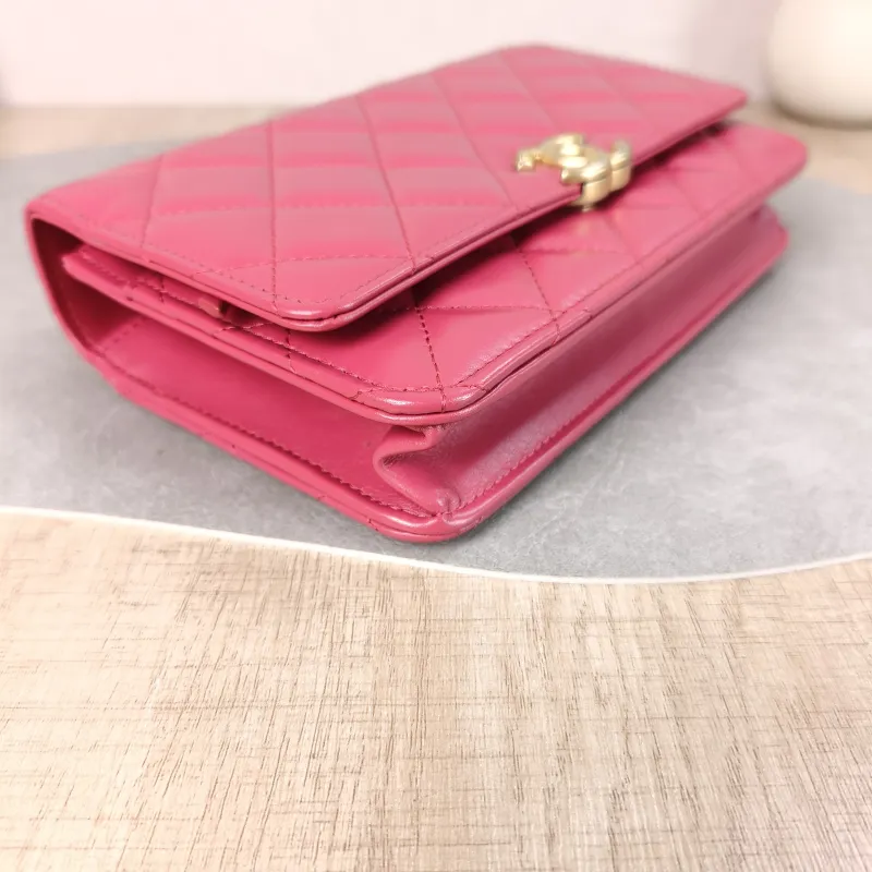 Chanel Crossbody Bag woc Red Calfskin One Size 19.2 × 3.5 × 12.3 cm — detail view 3 of 11
