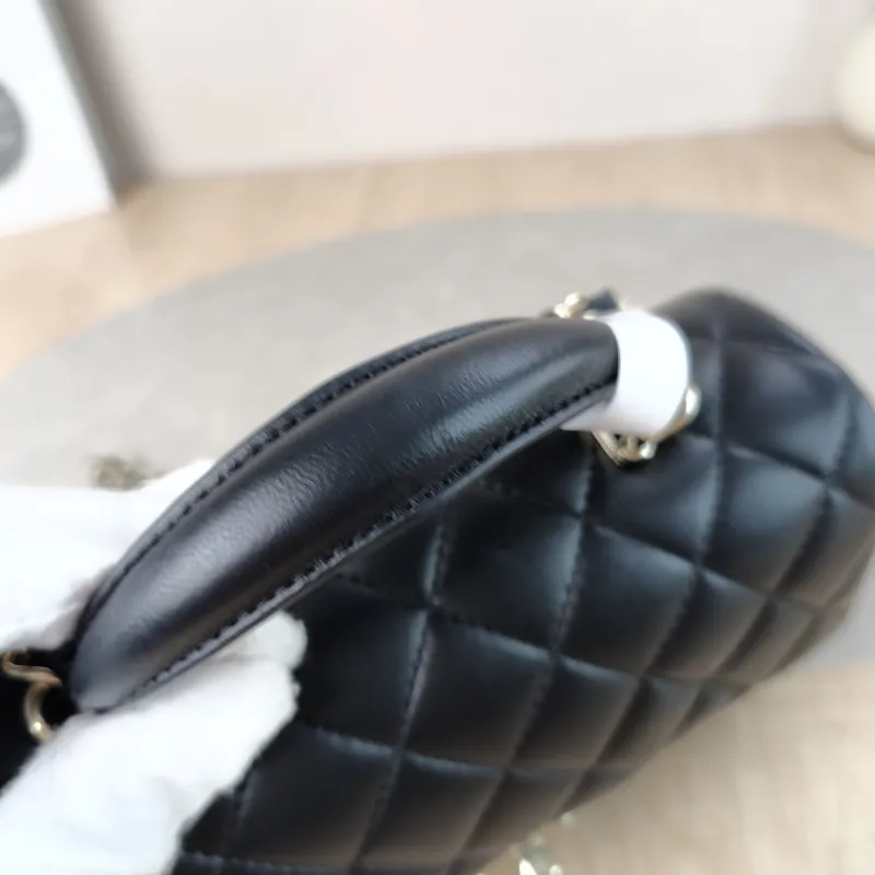 Chanel Crossbody Bag mini Black Lambskin mini 20 × 6 × 12 cm — detail view 2 of 13