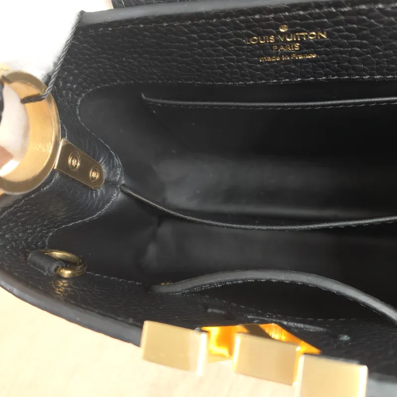 Louis Vuitton Crossbody Bag Capucines Black Calfskin Mini 21 × 8 × 14 cm — detail view 3 of 12