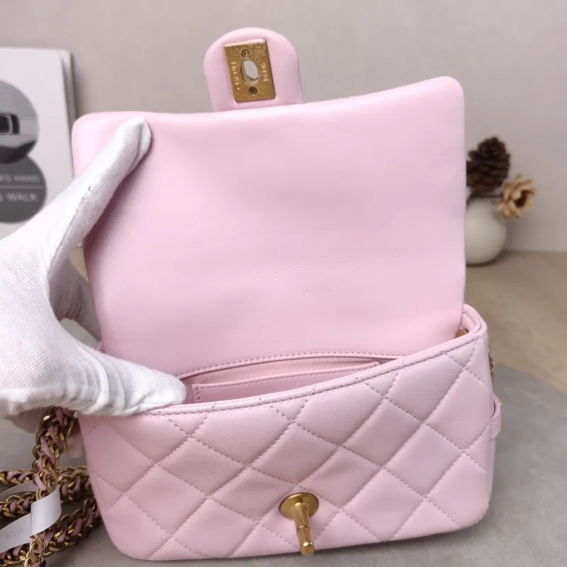 Chanel Crossbody Bag Woven Shoulder Strap Editioncf mini Pink Lambskin mini20 × 6 × 12 cm — detail view 10 of 14