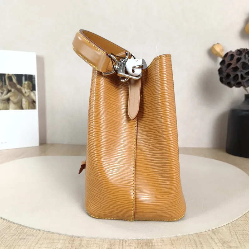 Louis Vuitton Shoulder Bag NÉONOÉ Bucket Bag BB Caramel Epi Embossed Calfskin BB20 × 13 × 20 cm — detail view 1 of 10