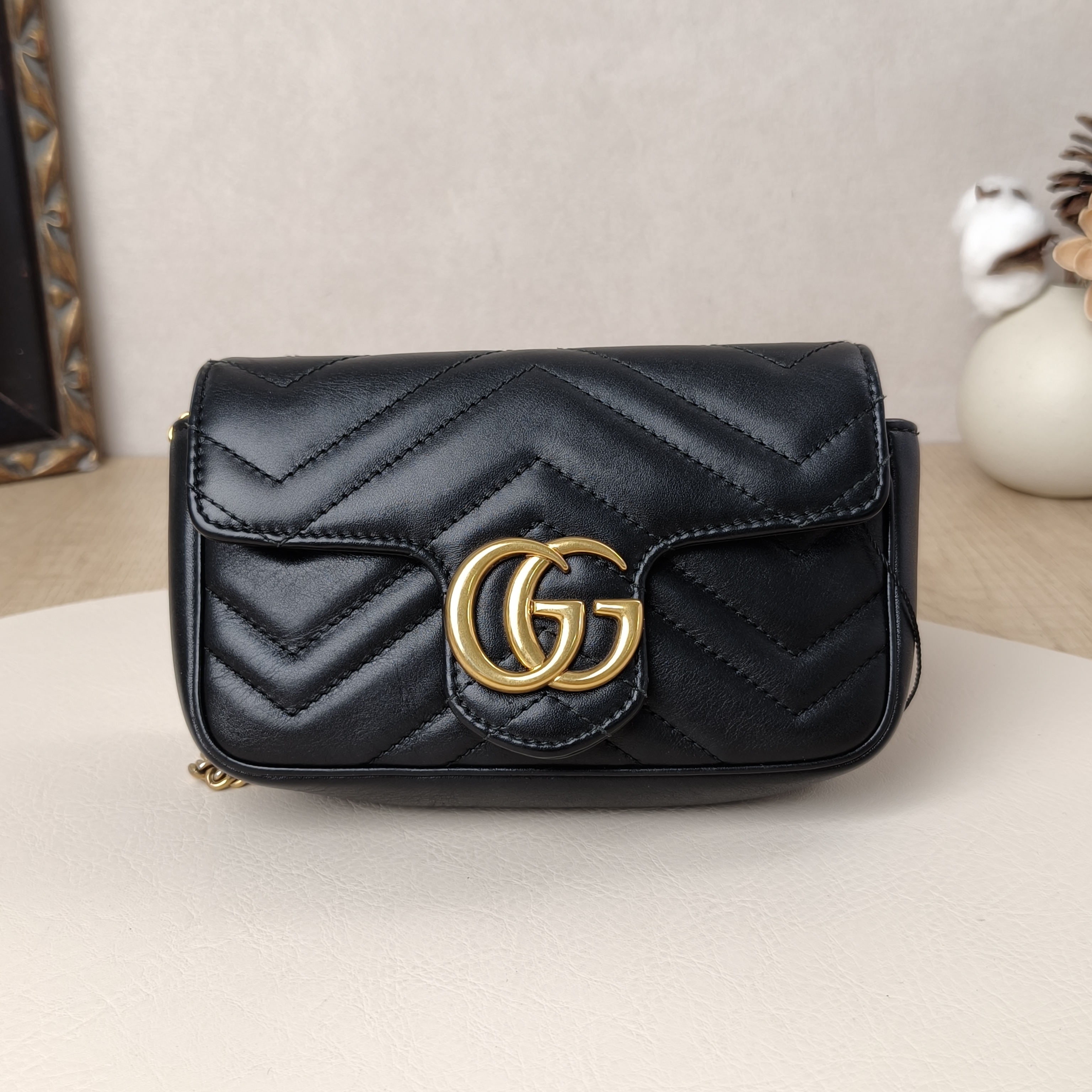 GUCCI GG Marmont Marmontmini Black with Gold-Tone Hardware Calfskin · Dust Bag Shoulder Strap · 16.5 × 5 × 10 cm