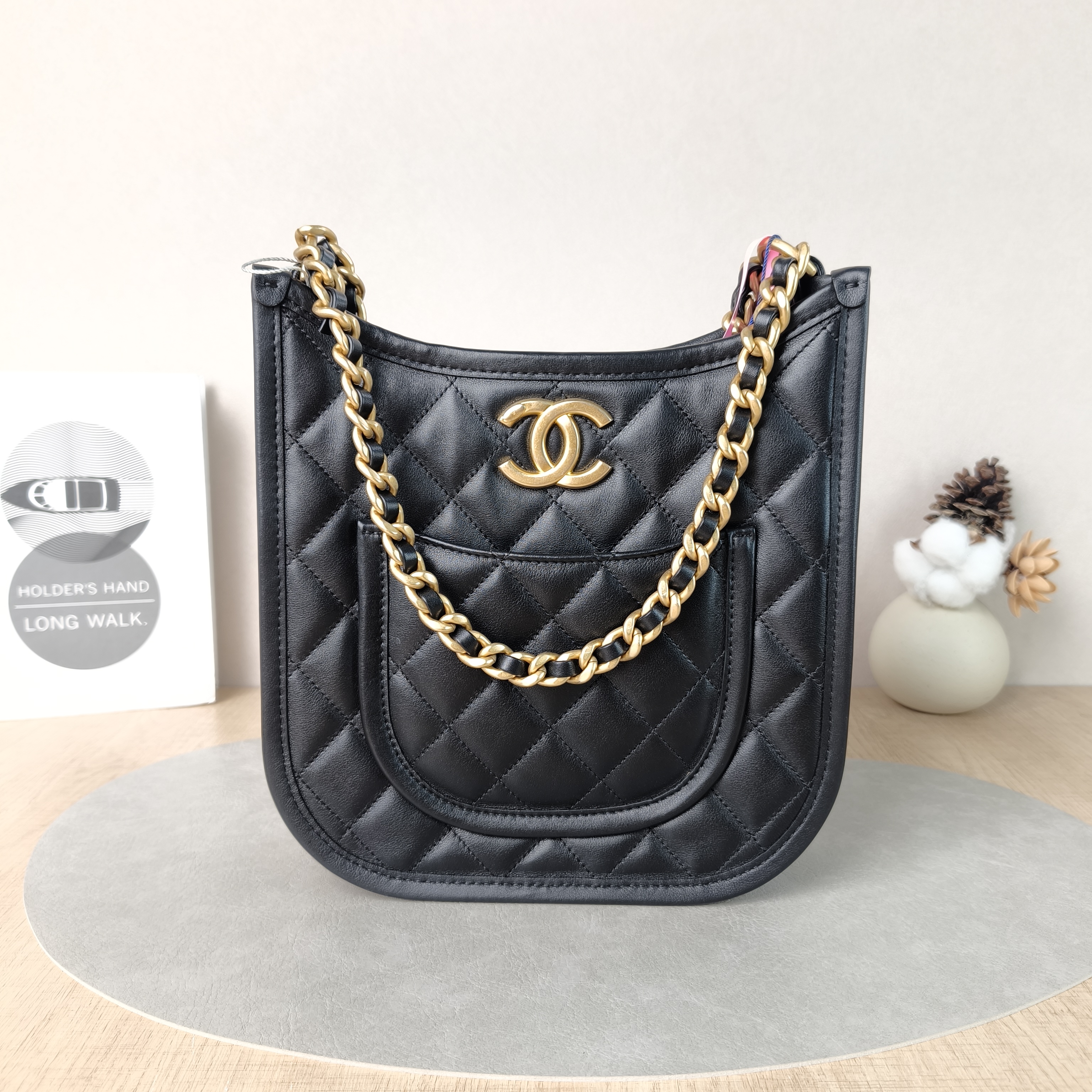 Chanel Crossbody Bag hobo Black Calfskin One Size22 × 6 × 24 cm