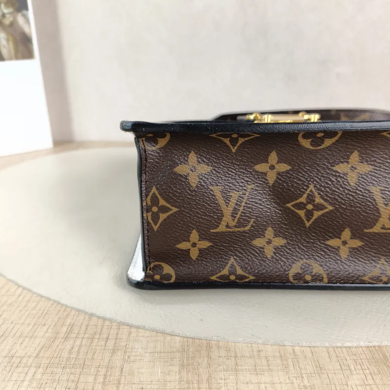 Louis Vuitton Crossbody Bag Spring Street Black Patent Leather · PVC One Size 17 × 8.5 × 16 cm Leather Tag — detail view 9 of 11