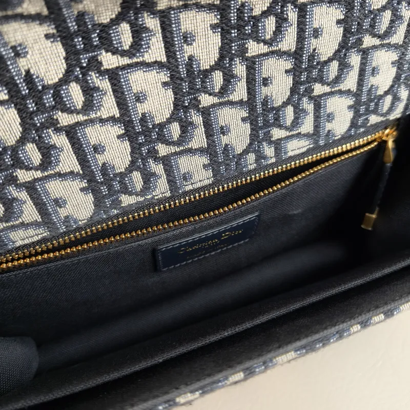 DIOR Crossbody Bag 30Montaigne 30 Edition Canvas Medium 25 × 9 × 16.5 cm — detail view 6 of 11