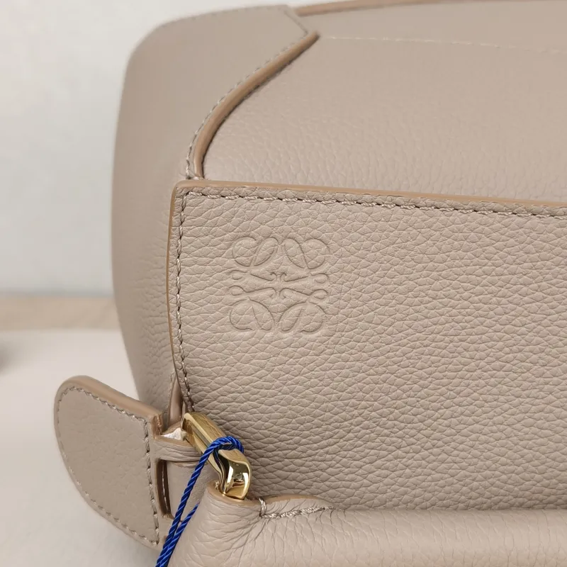 LOEWE Crossbody Bag Puzzle CC alfskin Small 24 × 10.5 × 16.5 cm — detail view 4 of 13