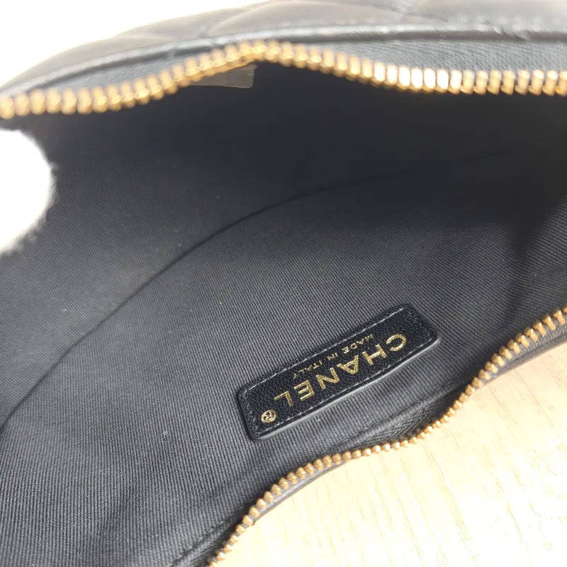 Chanel Shoulder Bag Black Lambskin Small 20 × 6 × 15 cm — detail view 8 of 9