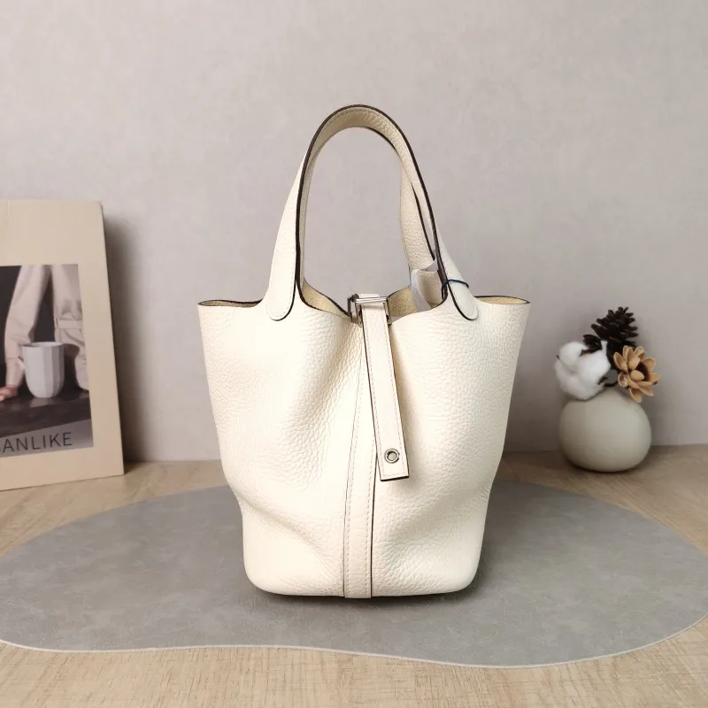 Hermès Top Handle Bag Picotin Lock 18 18 10Craie Taurillon Clemence TC Calfskin Small 18 × 13 × 18 cm Z Conditioned