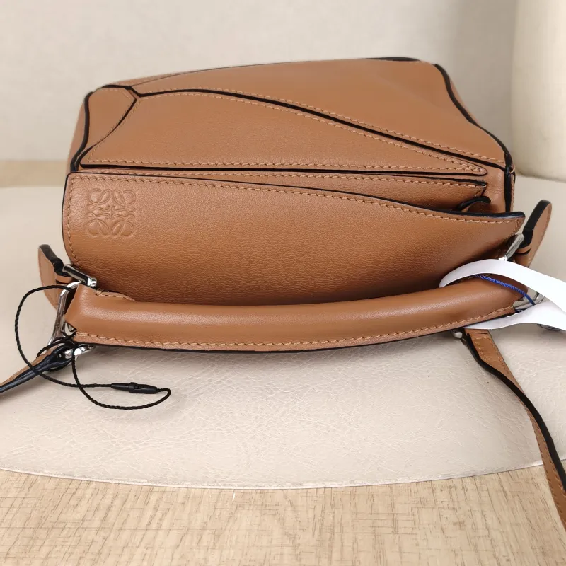 LOEWE Crossbody Bag Puzzle Caramel CC alfskin18 × 8 × 12.5 cm — detail view 12 of 12
