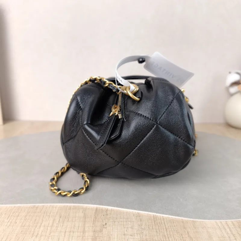 Chanel Crossbody Bag Black Lambskin One Size 23 × 14 × 11 cm — detail view 2 of 12