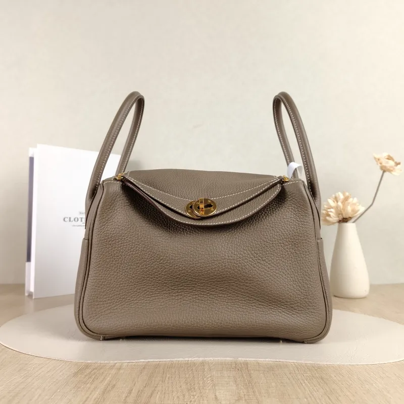 Hermès Crossbody Bag Lindy 2618 Taurillon Clemence TC Calfskin Small26 × 12 × 18 cm