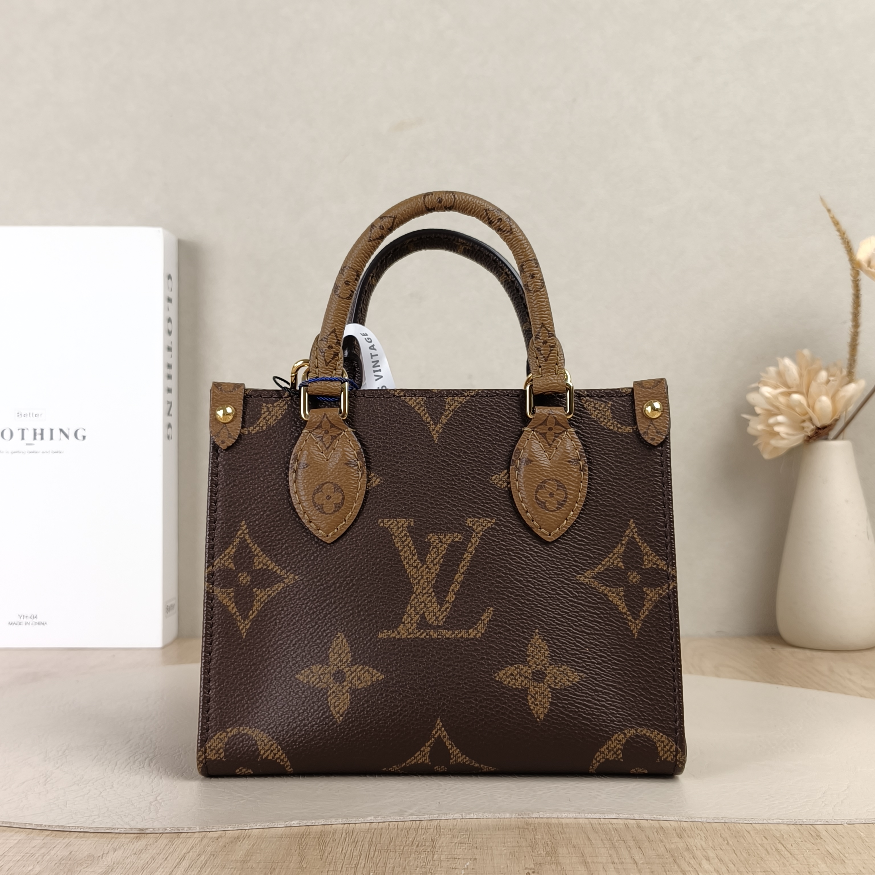 Louis Vuitton Crossbody Bag Onthego BB Monogram PVCBB18 × 8.5 × 15 cm