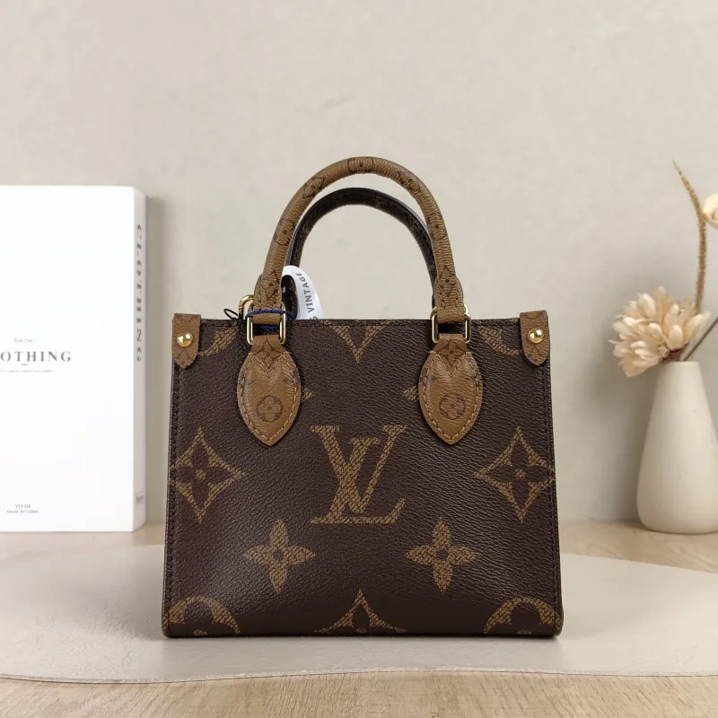 Louis Vuitton Crossbody Bag Onthego BB Monogram PVCBB18 × 8.5 × 15 cm