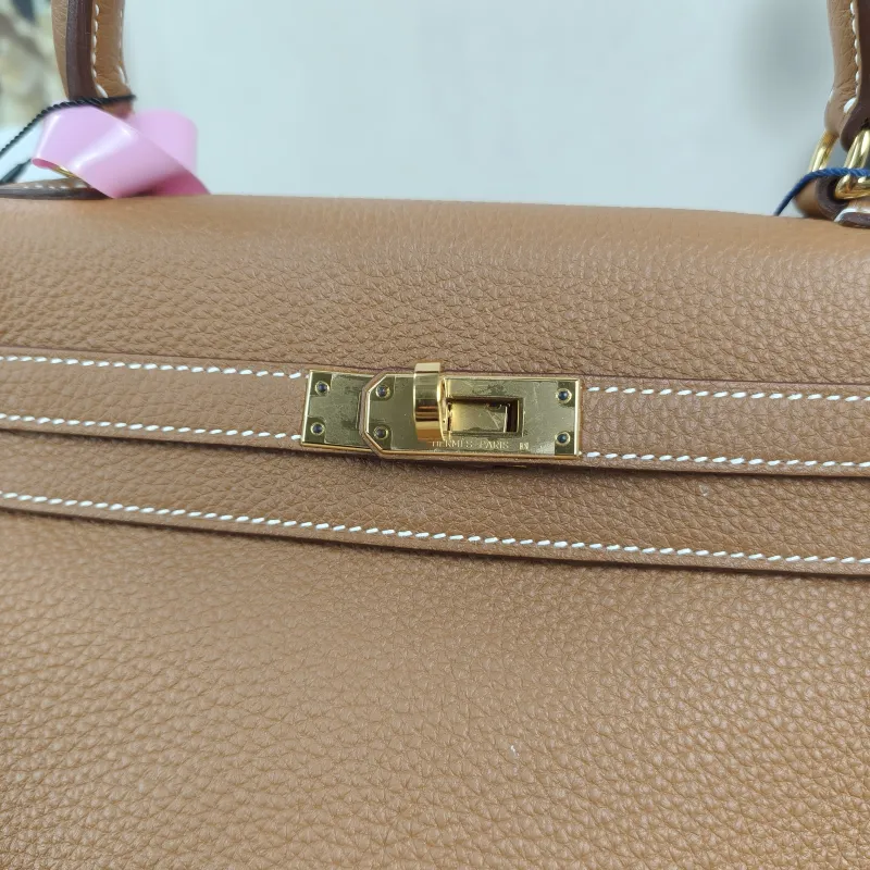 Hermès Shoulder Bag Kelly 25 Gold-Tone Hardware 37Gold Togo Calfskin Small 25 × 7 × 17 cm — detail view 7 of 14