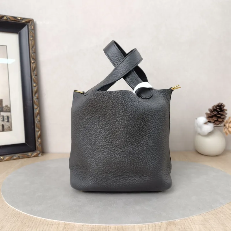 Hermès Top Handle Bag Picotin Lock 18 18Dark Grey Taurillon Clemence TC Calfskin Small18 × 13 × 18 cm — detail view 3 of 16