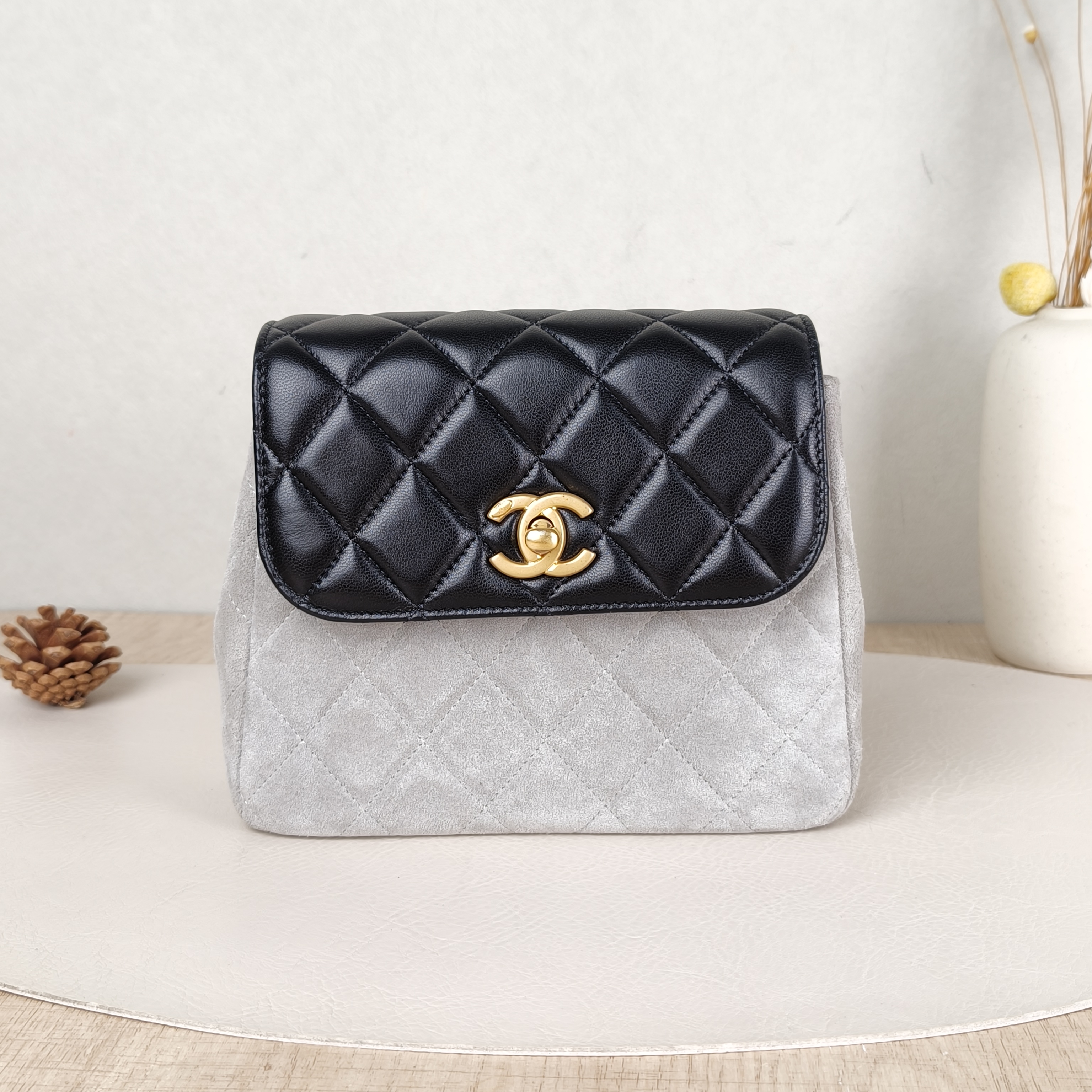 Chanel Crossbody Bag25a Suede Black Suede One Size18.5 × 6.5 × 15 cm