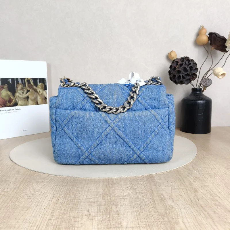 Chanel Crossbody Bag22p 19bag Small26 × 9 × 16 cm — cover view 3 of 5