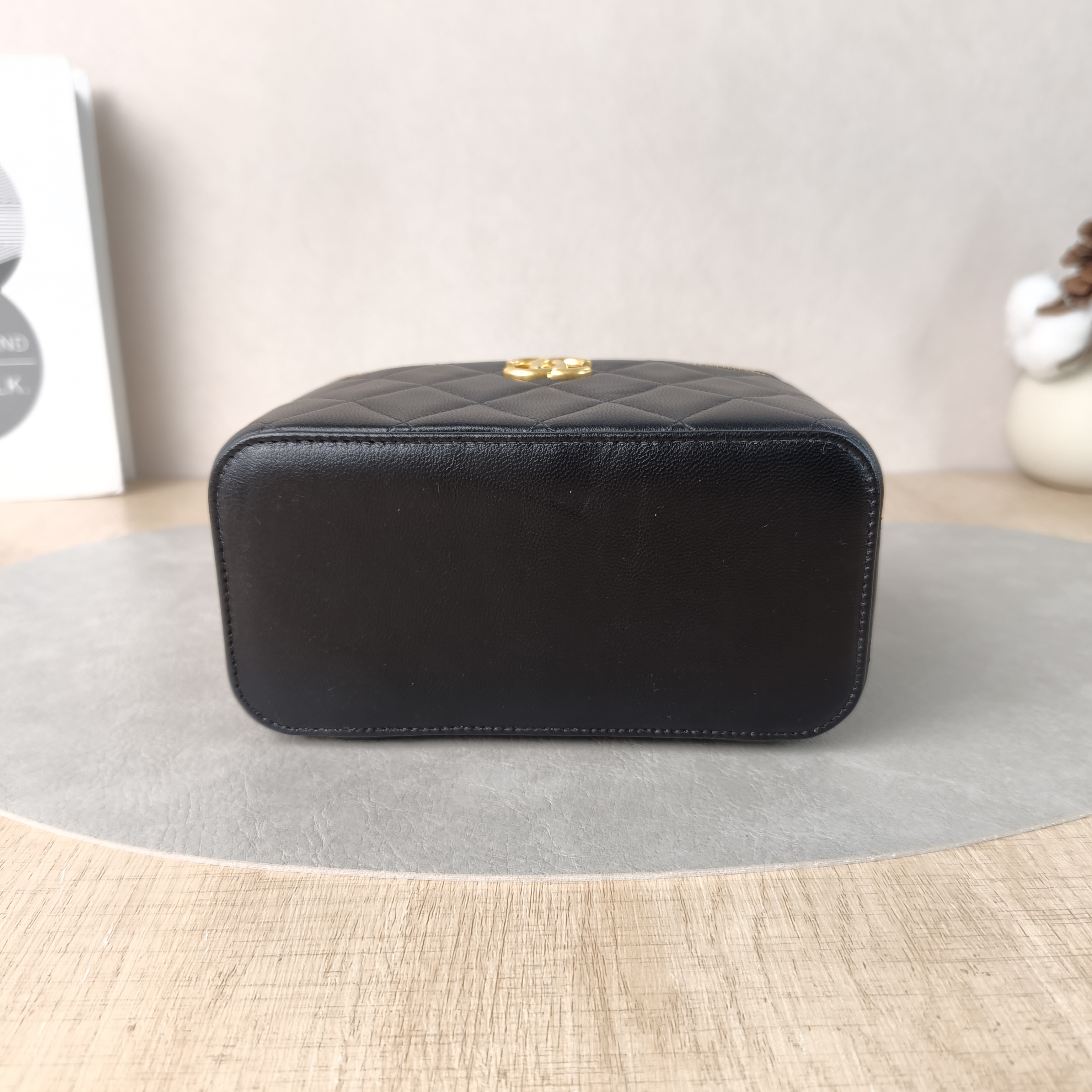 Chanel Crossbody Bag Edition Black Lambskin One Size16 × 8 × 9.5 cm — cover view 5 of 6