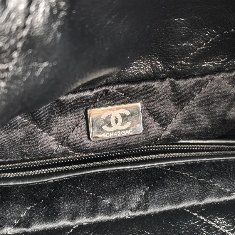 Chanel Shoulder Bag 22Bag Black CC alfskin Small 35 × 7 × 37 cm — detail view 5 of 14