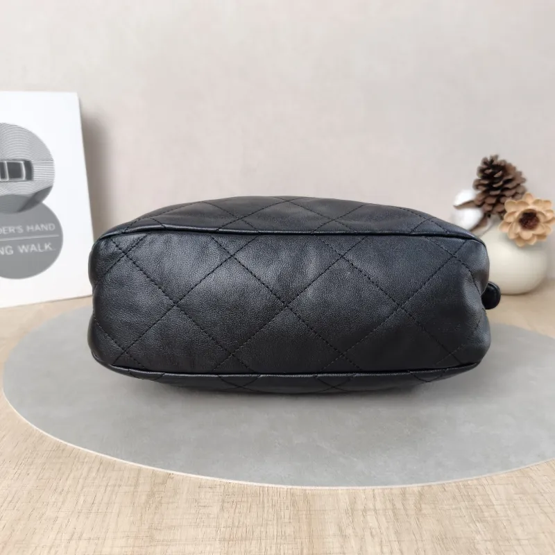Chanel Shoulder Bag hobo Black Lambskin One Size25 × 9 × 22 cm — cover view 2 of 5