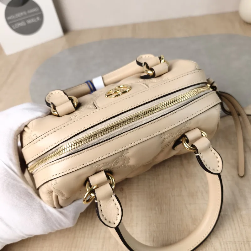 GUCCI Crossbody Bag GG matelasse Beige Calfskinmini19 × 11 × 13 cm — detail view 10 of 11