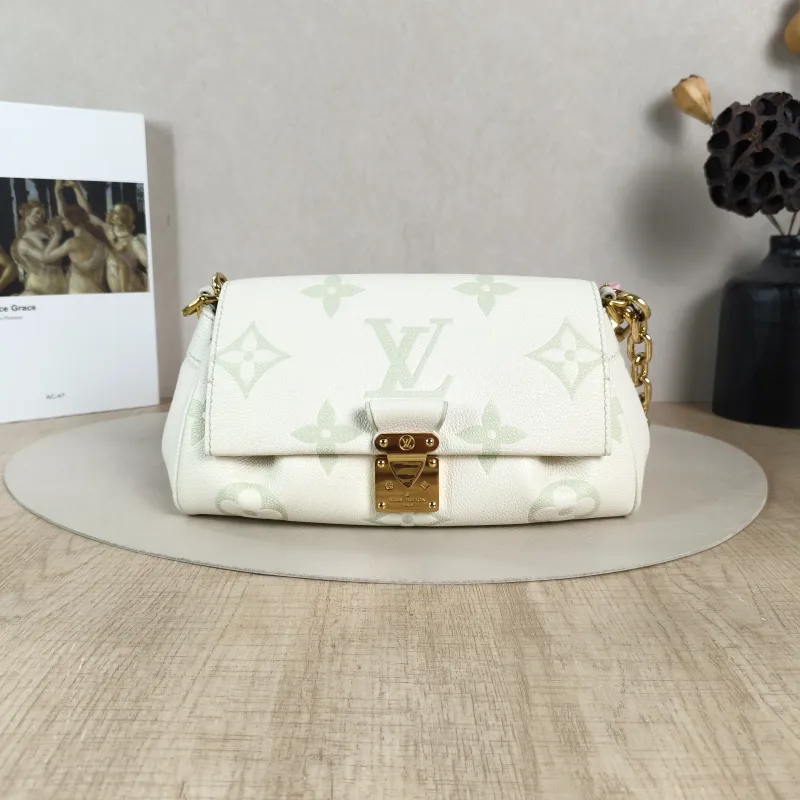 Louis Vuitton Crossbody Bag Favorite White · Green Empreinte Embossed Calfskin Monogram Medium24 × 9 × 14 cm