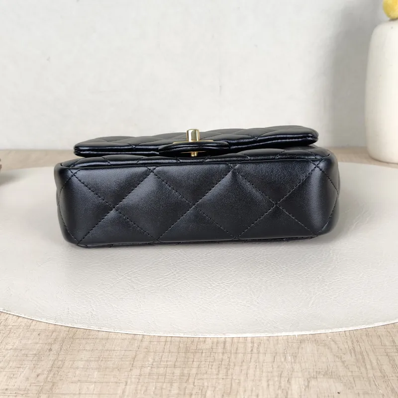 Chanel Crossbody Bag Black Lambskinmini19 × 6 × 12 cm — cover view 3 of 5