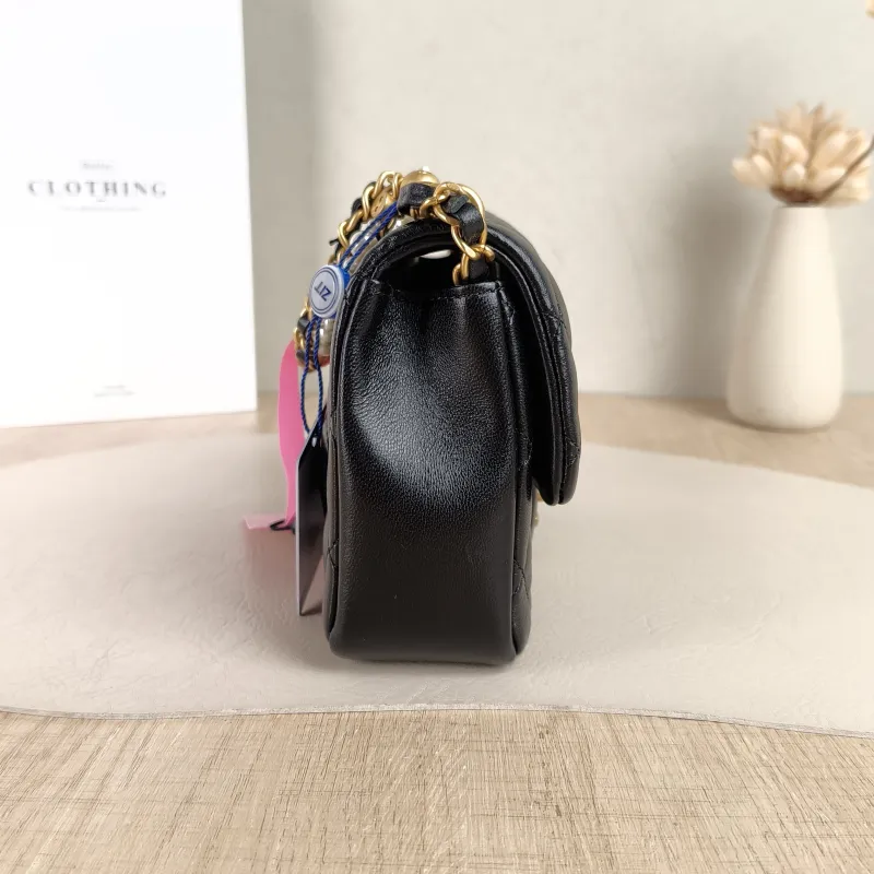 Chanel Crossbody Bag Pearl Black Lambskin One Size17 × 5 × 12.5 cm — detail view 7 of 12