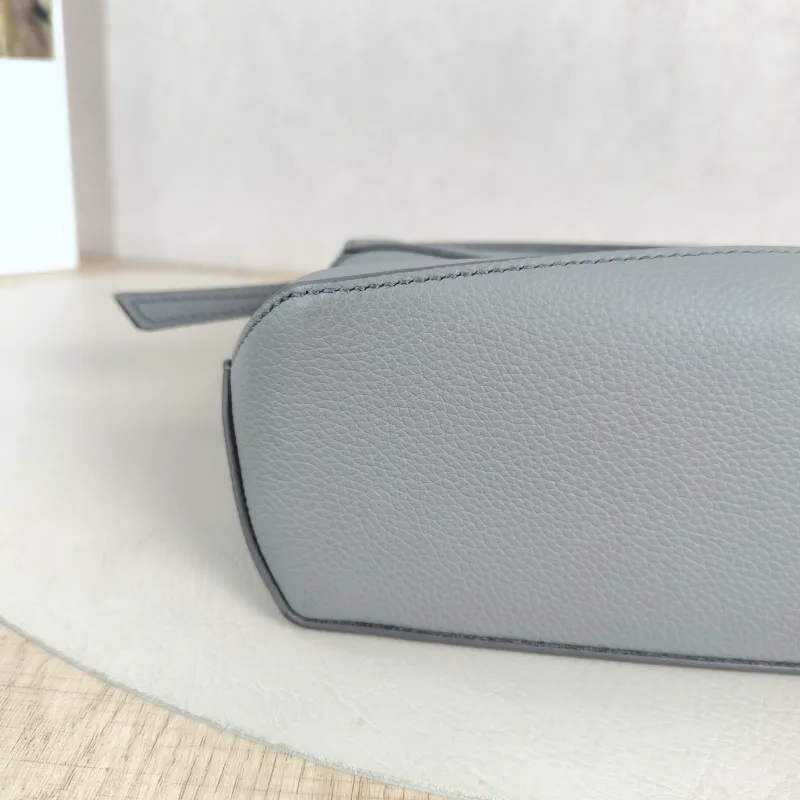 LOEWE Crossbody Bag Puzzle Grey Calfskinmini18 × 8 × 12.5 cm — detail view 5 of 12