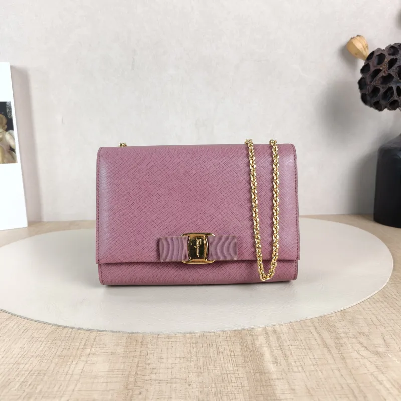 FERRAGAMO Crossbody Bag Chain Bag Calfskin One Size19 × 4 × 13 cm