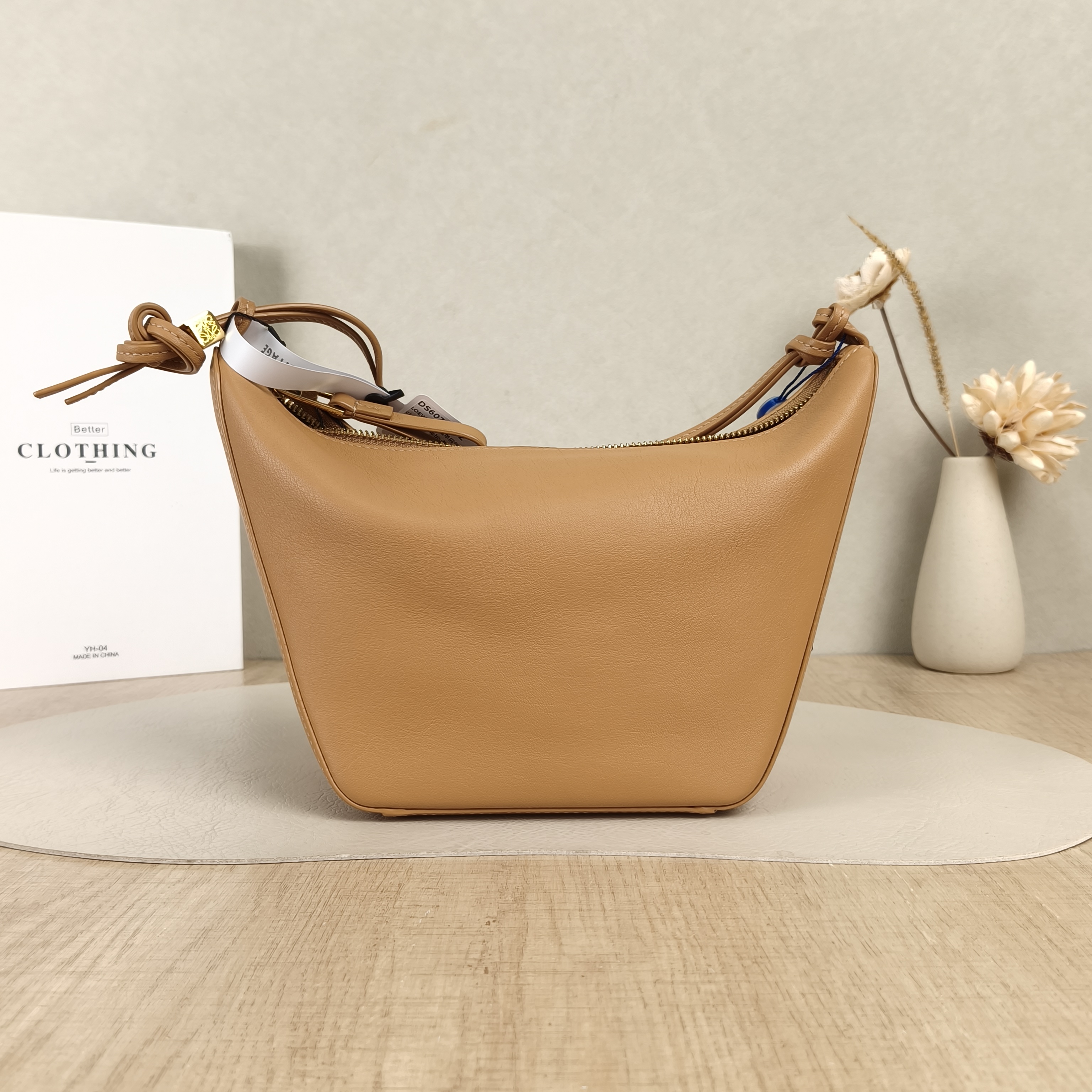 LOEWE Shoulder Bag Hammock hobo Calfskinmini28 × 9.5 × 17 cm — cover view 4 of 5