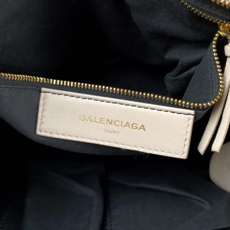 BALENCIAGA Shoulder Bag Classic City Grey Calfskin Medium 37 × 15 × 23.5 cm — detail view 4 of 11